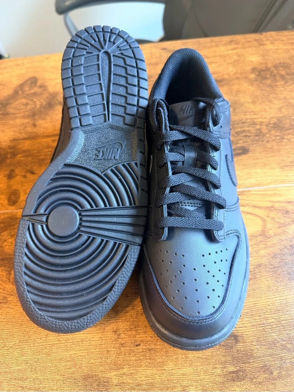 Men’s Nike Dunk Low Low-Top Sneakers 6.5Y/8W